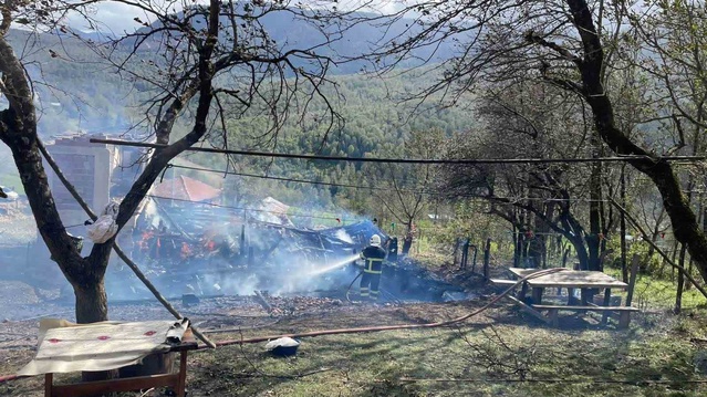 Sinop Türkeli'de Şerafettin Demirel'in evi yangında tamamen kullanılamaz hale geldi