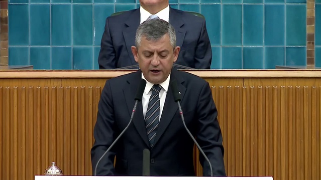 YENİ Parti Grup toplantısı... Özgür Özel: “Satıp gidenler hain, onu satın alanlar da milli irade hırsızıdır”