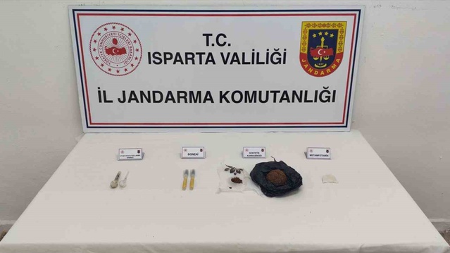 Isparta'da jandarma son bir ayda 62 uyuşturucu şüphelisini yakaladı, 5 tutuklandı