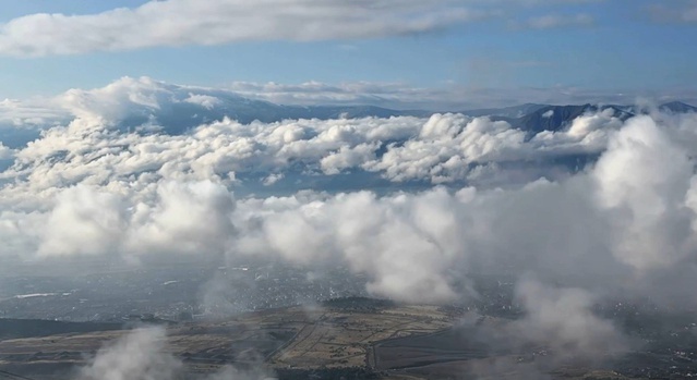 Erzincan'da sis ve bulutlar, Keşiş ve Munzur dağlarının karlı zirveleriyle bütünleşti