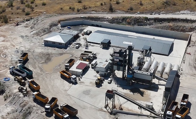 Çankırı'da kendi asfaltını üreten İl Özel İdaresi 170 kilometre köy yolunu kapladı