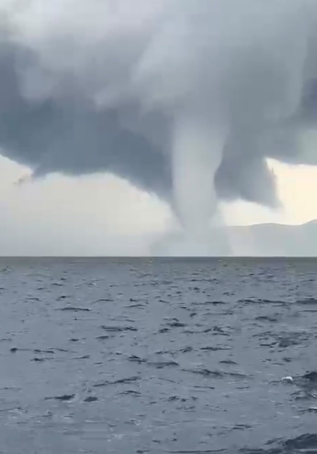 Bodrum ile Kos arasında oluşan dev hortum denizcilerce cep telefonuyla kaydedildi