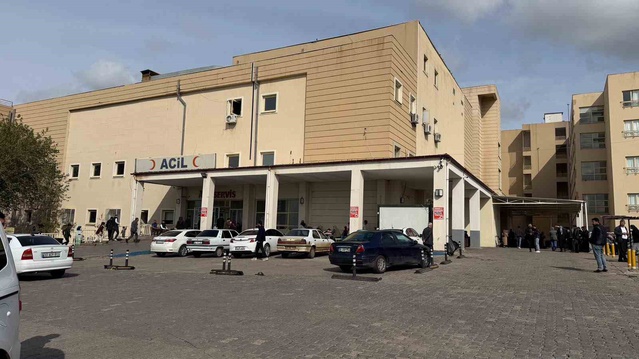 Siverek'te silahlı kavgada yaralanan 3 kişiden 2'si Şanlıurfa'ya sevk edildi