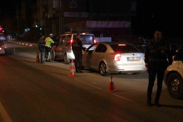 Elazığ Kovancılar'da emniyet ve narkotik ekiplerince uyuşturucu denetimi yapıldı