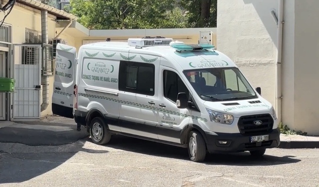 Gaziantep Nizip'te 5 katlı binanın terasından düşen 4 yaşındaki çocuk öldü