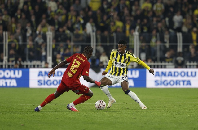 Göztepe, Fenerbahçe'yi 2-1 yendi, ikinci yarıda iki dakikada iki gol buldu