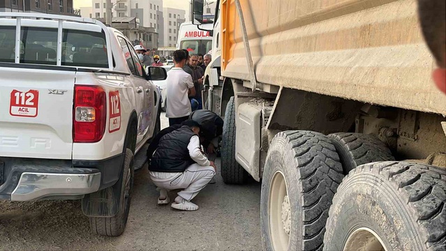 Antakya'da hafriyat kamyonunun altında kalan 48 yaşındaki motosikletçi can verdi