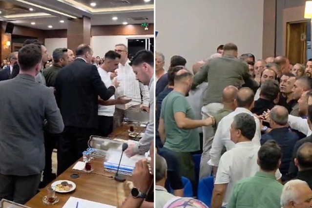 CHP'den istifa eden Konyaaltı Belediye Başkanı Kotan'ın katıldığı meclis toplantısında gerginlik yaşandı