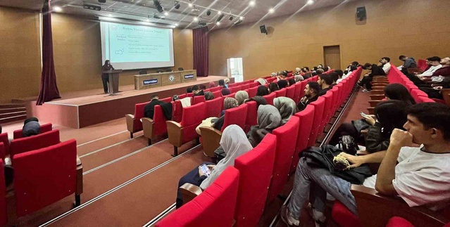 Bayburt'ta öğrencilere güvenli ilişkiler ve dijital şiddet eğitimi verildi