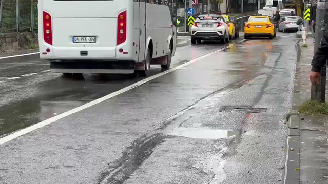 İstanbul'da sağanak ve fırtına etkili oldu, trafik yoğunluğu yüzde 80'e yaklaştı