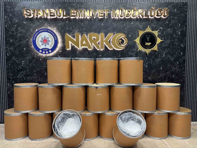 Esenyurt'ta 98,5 kilo uyuşturucu ve 2 bomba ele geçirildi, 2 şüpheli tutuklandı