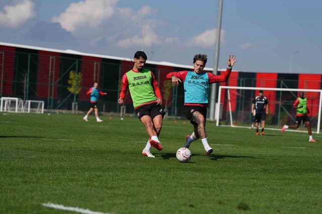 Göztepe deplasmanına hazırlanan Çorum FK, antrenmanı Burak Yılmaz yönetiminde yaptı