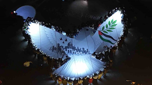 Nevşehir Göreme'de 'Gazze'ye Işık Ol' etkinliğinde 'Free Gaza' yazısı oluşturuldu