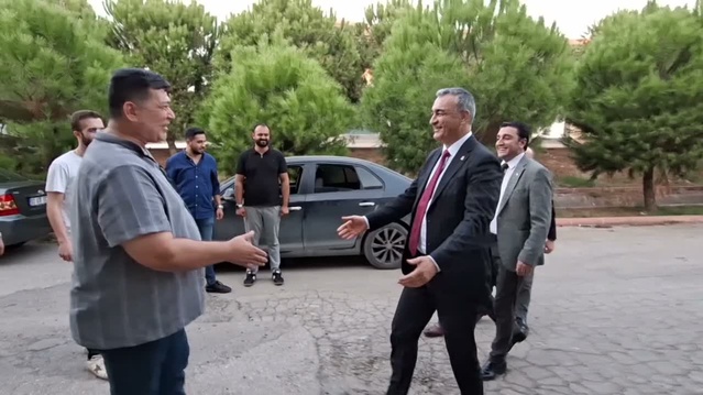 CHP Sözcüsü Sarı Osmaniye'de fıstık üreticisinin mazot sorununu dinledi