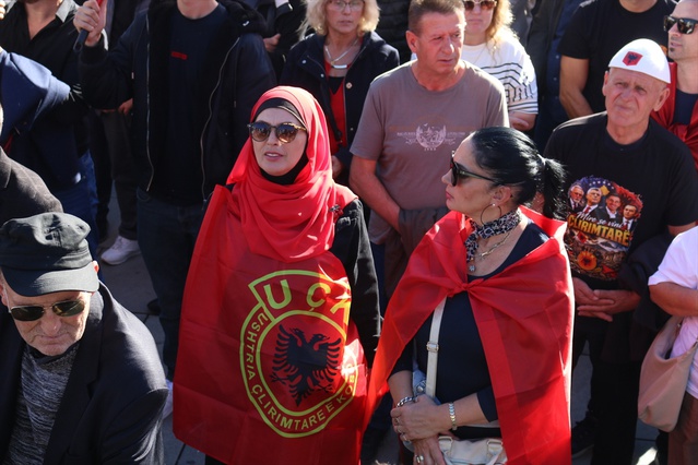 Kosova'da UÇK komutanlarının Lahey'de hapis cezasına çarptırılmasına karşı gösteriler sürüyor
