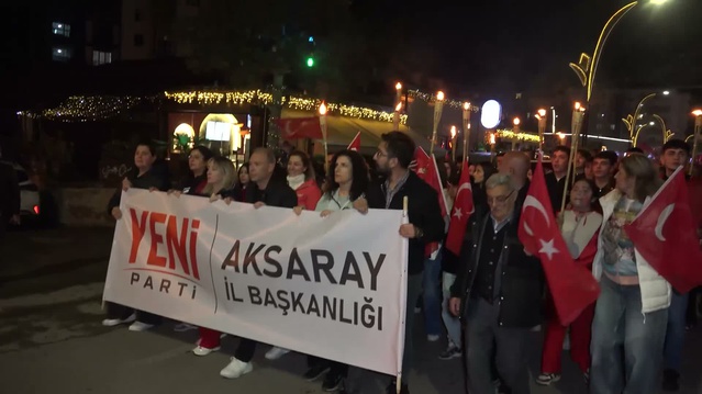 YENİ Parti'nin Aksaray'da düzenlediği fener alayı Cumhuriyet'in 103. yılını kutladı