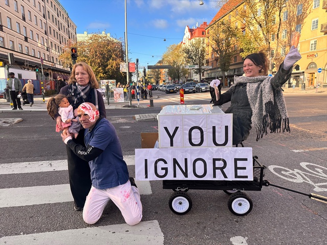 Stockholm'de yüzlerce gösterici İsrail'in Gazze saldırılarını protesto etti