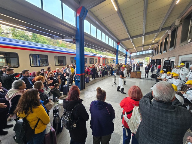 Turistik Karaelmas Ekspresi 6. seferinde 170 turisti Zonguldak'a getirdi