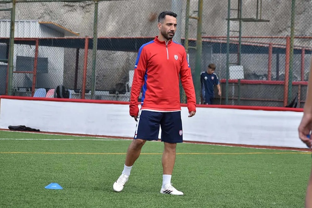 Altınordu, futbolu bırakan Yılmaz Özeren'i U15 takımına yardımcı antrenör yaptı