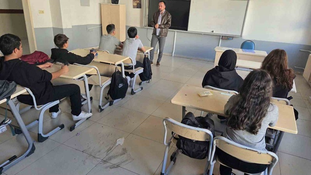 Kuyucak Müftülüğü meslek lisesi öğrencilerine ÇEDES ile değerleri anlattı