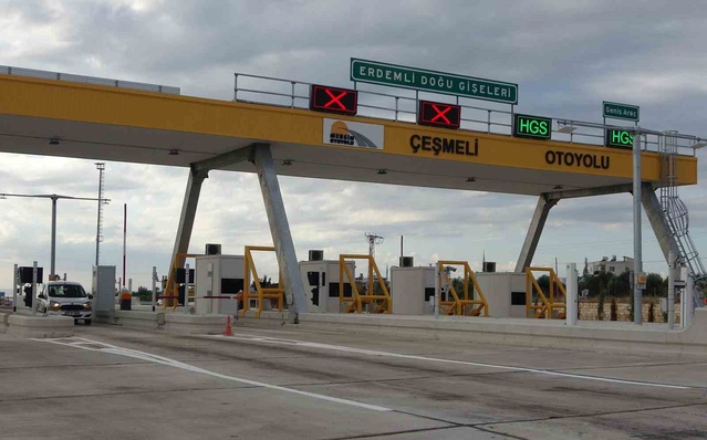 Mersin'de Çeşmeli-Kızkalesi Otoyolu'ndan ilk günde 17 bin 681 araç geçti