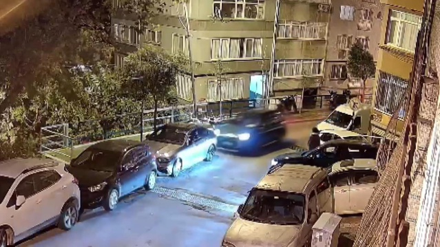 Beşiktaş'ta 'dur' ihtarına uymayan alkollü sürücü Şişli'de araçlara çarptı