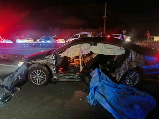 Bingöl'de otomobil bariyere çarptı: 2 ölü, 2 yaralı