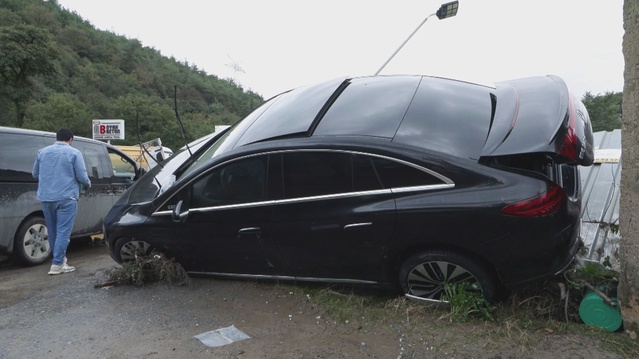 İstanbul Sarıyer'de selde 300 araç mahsur kaldı, bir araç 1 kilometre sürüklendi