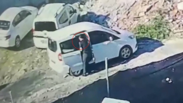 Büyükçekmece'deki cinayetin şüphelileri kaçarken kamerada: Biri kıyafetlerini çöp toplayıcıyla değiştirmiş