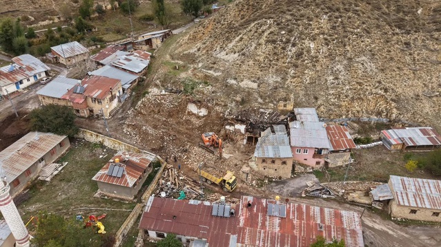 Bayburt Valisi Eldivan, Heybetepe'de yangından etkilenen vatandaşlarla görüştü