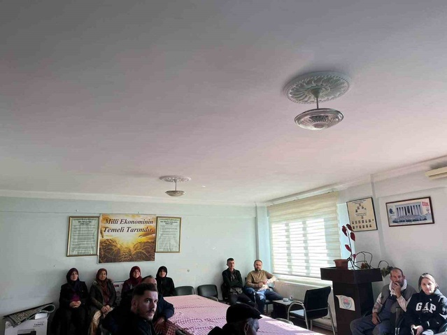 Kütahya Çavdarhisar'da süt sığırı yetiştiriciliği kursu başladı