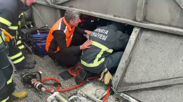 Isparta'da devrilen otobüste ilk bilgilere göre yedek şoför öldü, 8 kişi yaralandı