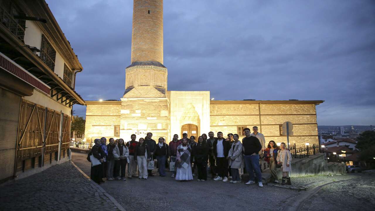 Başkent’in tarihi mekanları gençlere tanıtıldı