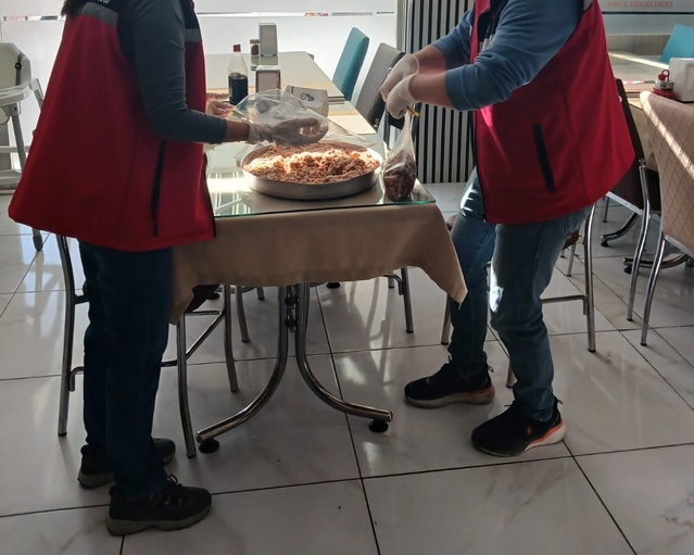 Uşak Tarım ekipleri et ürünlerinden aldığı numuneleri Bakanlık laboratuvarına yolladı