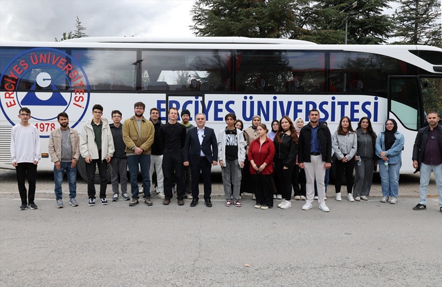 ERÜ yeni öğrencilerini Kayseri Kültür Yolu Turu'nda Rektör Altun'la buluşturdu