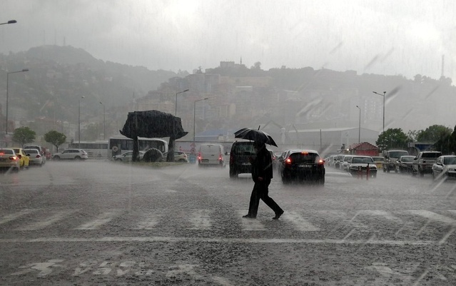 Erzincan'da öğle saatlerinden itibaren sağanak ve 40-60 km/s rüzgar bekleniyor