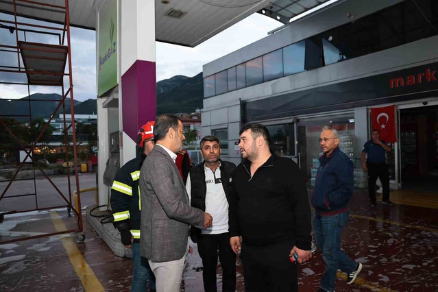 Denizli Pamukkale'de akaryakıt tankeri yangını kontrol altına alındı, can kaybı yok