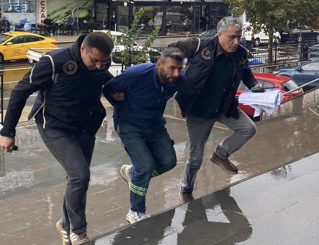 Tekirdağ Çerkezköy'de çöpteki bayrağı görüntüleyip paylaşan Y.T. gözaltına alındı