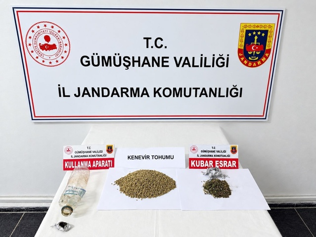 Gümüşhane'de jandarma bir araçta 7,5 gram esrar ve 102,8 gram kenevir tohumu buldu