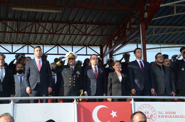 Didim'de Cumhuriyet Bayramı'nın 103. yıl dönümü Atatürk Stadyumu'nda kutlandı