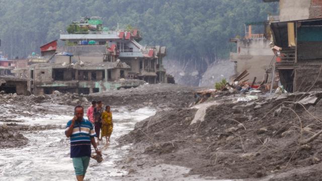 Nepal'de Ã¶lÃ¼mcÃ¼l sel felaketinin ardÄ±ndan 5.200'den fazla kiÅŸi hala kayÄ±p
