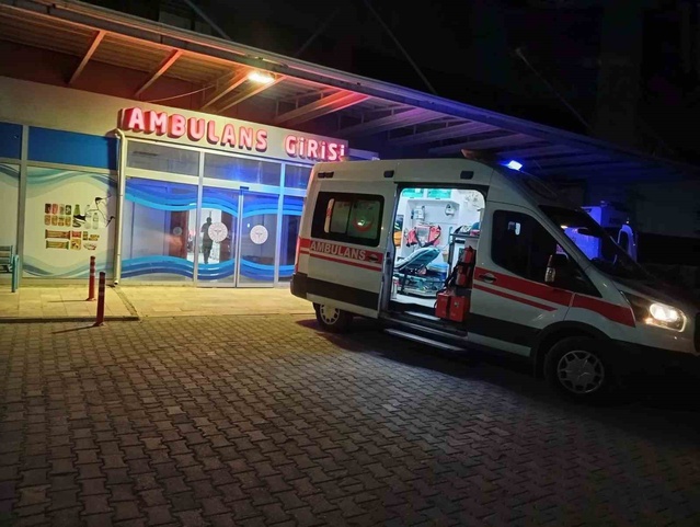 Adıyaman Gölbaşı'nda çekici ile otomobil çarpıştı, 3 yaralı tedavi altına alındı.