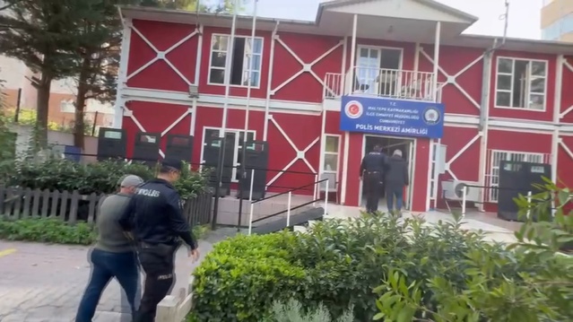Maltepe'de 7 katlı binanın 3 katı çöktü, 2 kişi öldü, 3'ü çocuk 10 yaralı kurtarıldı