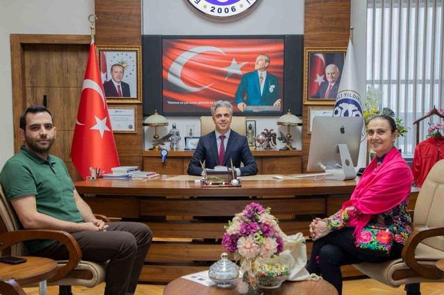 Masaryk Üniversitesinden Doç. Dr. Alchadziu, EBYÜ'de bir hafta ders verdi