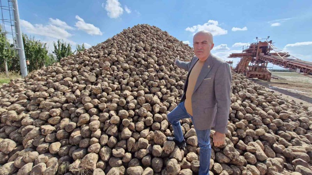 Karaman'da şeker pancarı alım kampanyası başladı, üreticiler 2026 fiyatını bekliyor