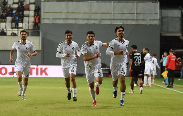 Altay, Eskişehirspor'a 4-1 yenilirken Oktay Özdede ilk golünü attı