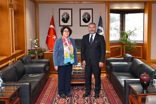 ESOGÜ Rektörü Gümüşsoy, Anadolu Üniversitesi Rektörü Adıgüzel'e iade ziyaret yaptı
