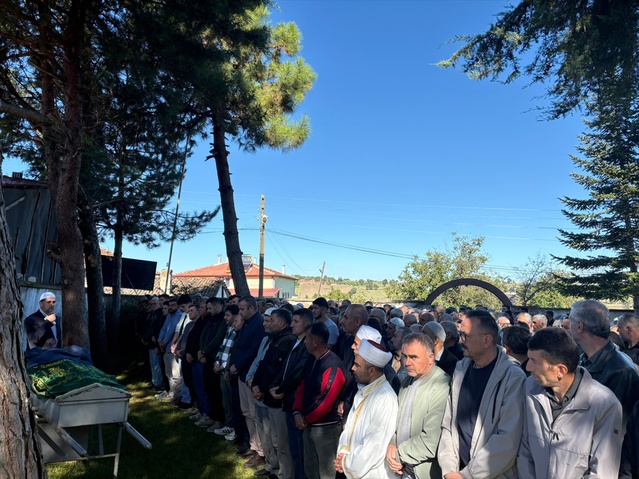 Kıbrıs Gazisi Nevzat Yılmaz, Vezirköprü'de aile kabristanlığında toprağa verildi