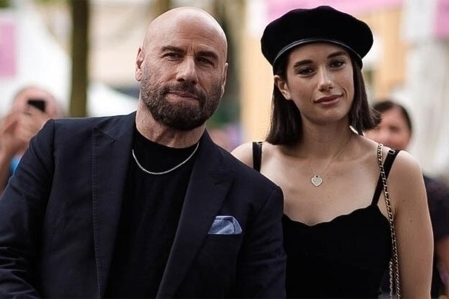 John Travolta'nın kızı podyuma çıktı! Paris'te tüm gözler onun üzerindeydi