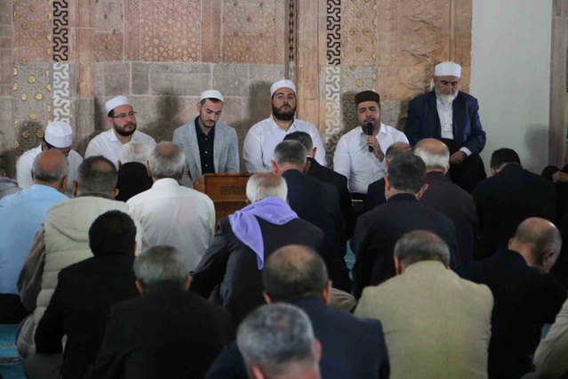 Mehmet Bozkuş, babası için Diyarbakır Sur'da 40'ıncı gün mevlidi düzenledi